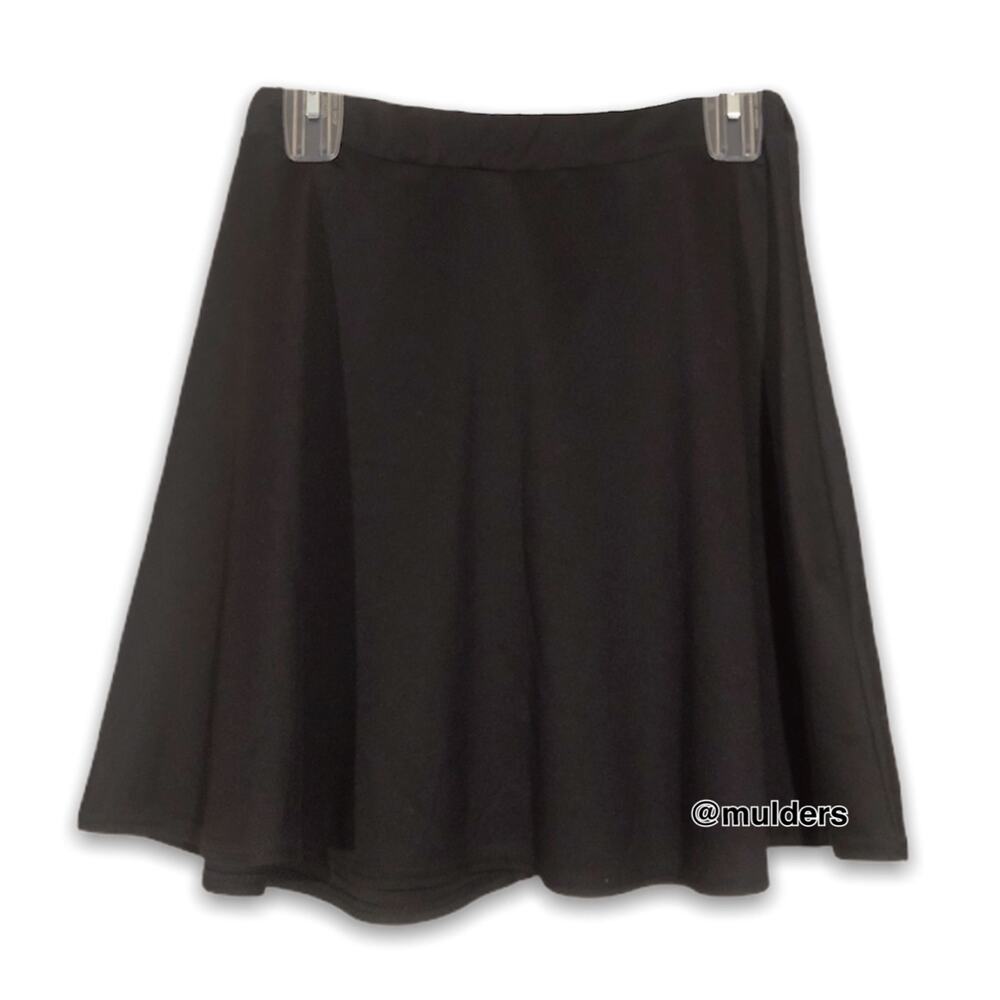 Boohoo Solid Black Short A-line Skirt Size 10